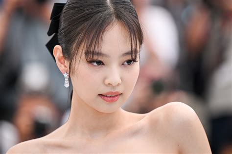 Blackpink’s Jennie makes her runway debut at .